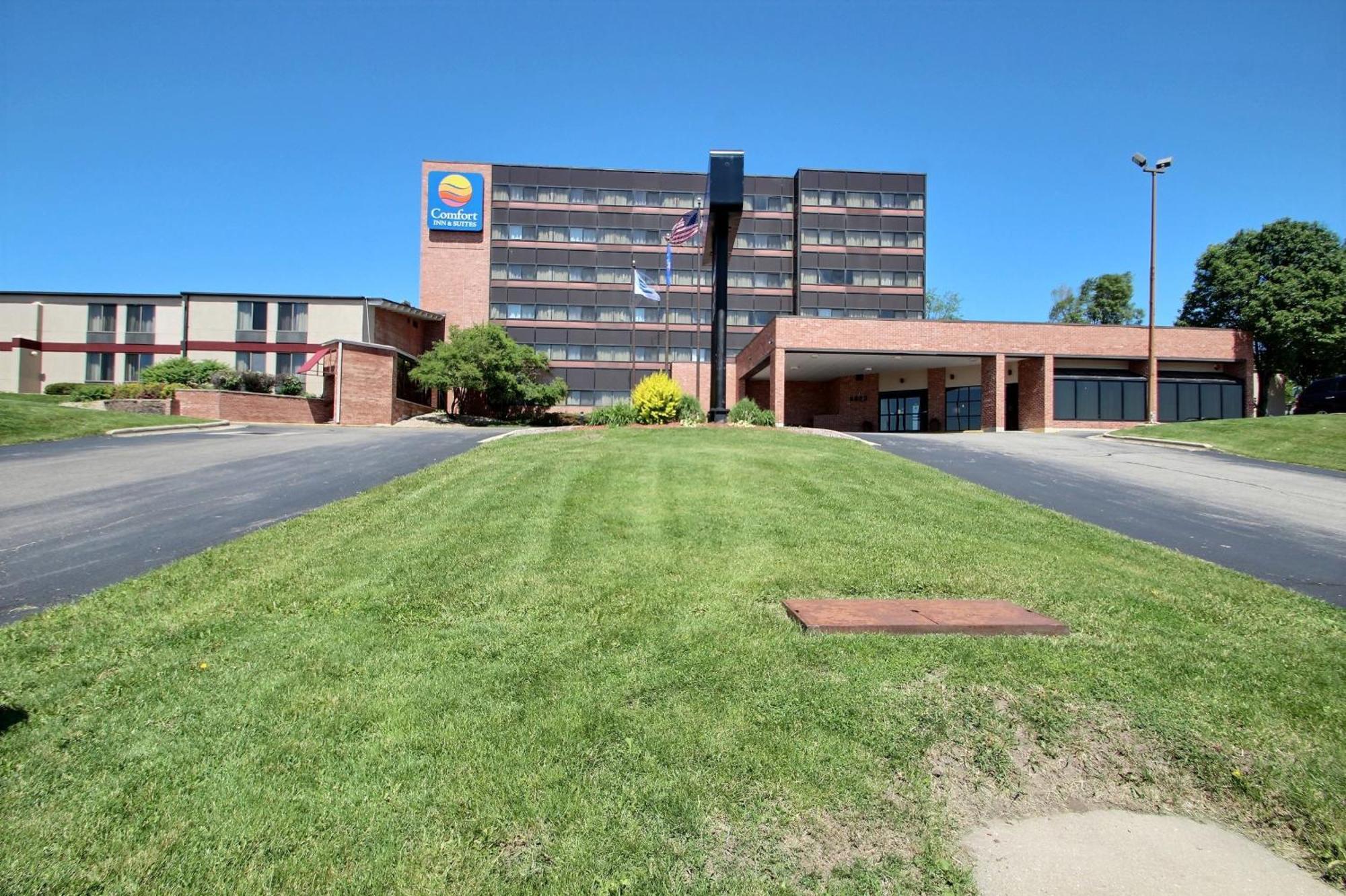 Comfort Inn & Suites Madison - Airport Exterior foto