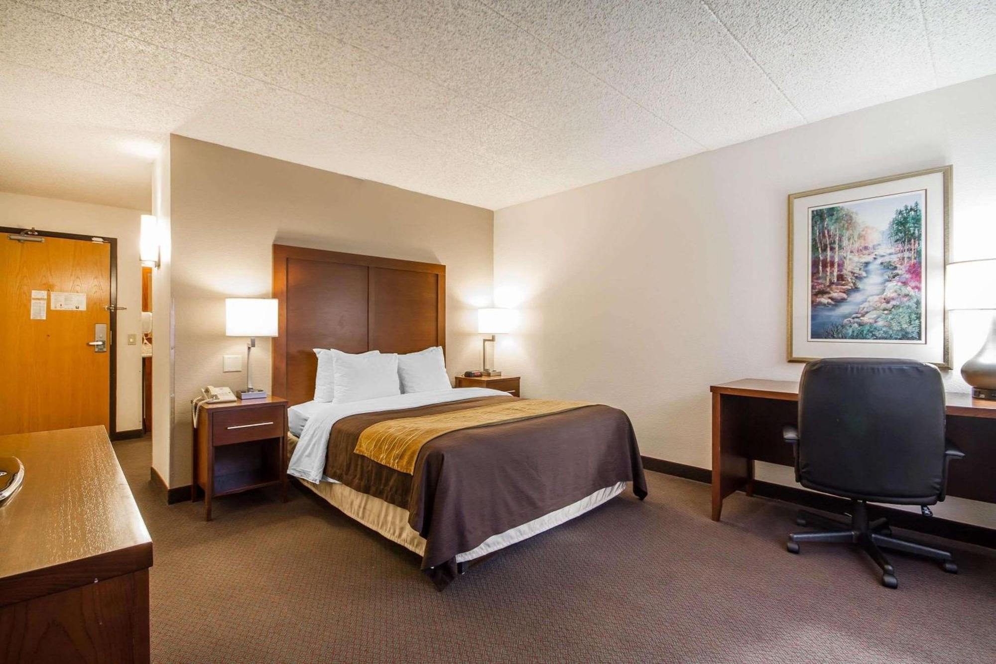 Comfort Inn & Suites Madison - Airport Exterior foto