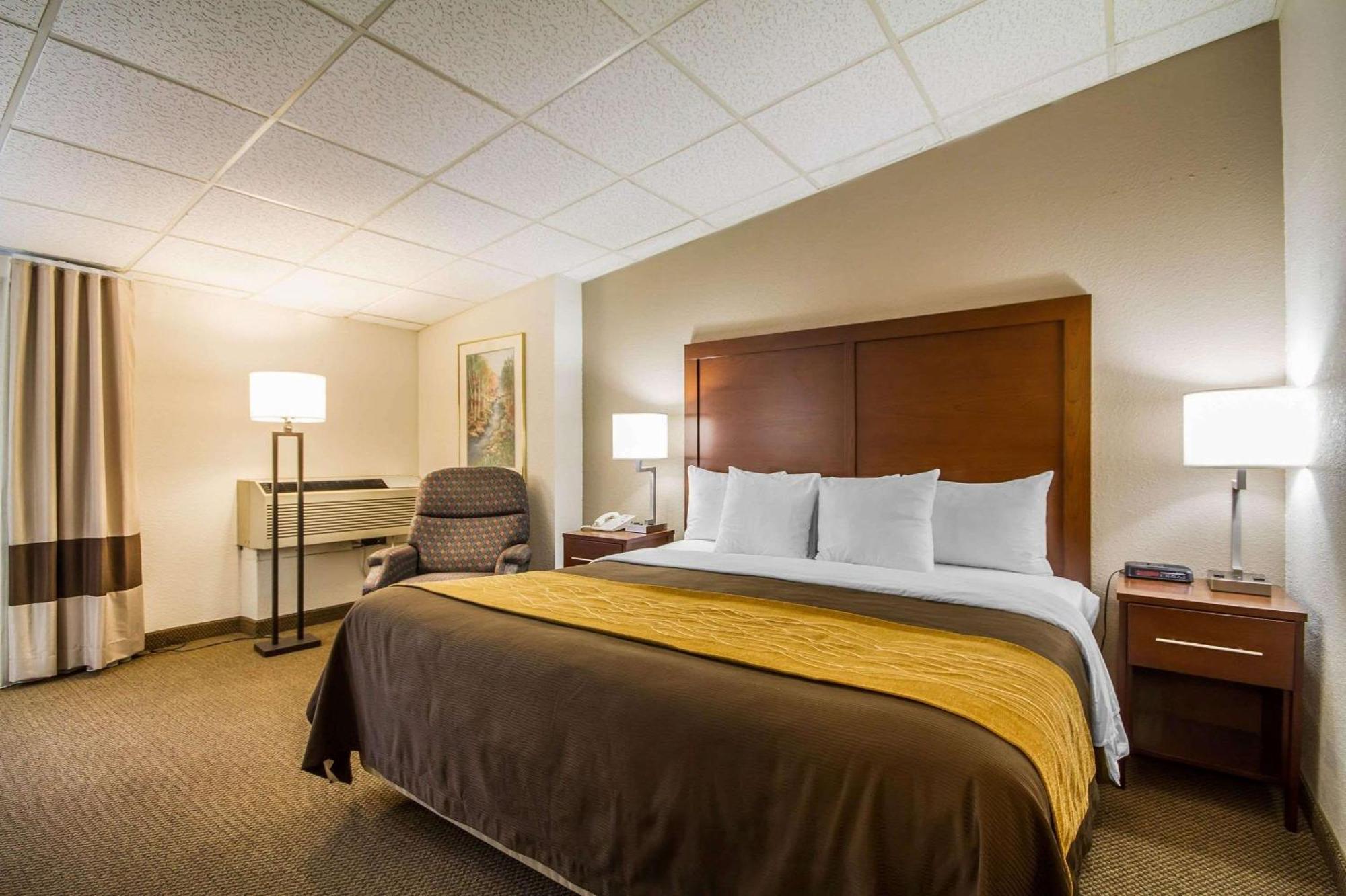 Comfort Inn & Suites Madison - Airport Exterior foto
